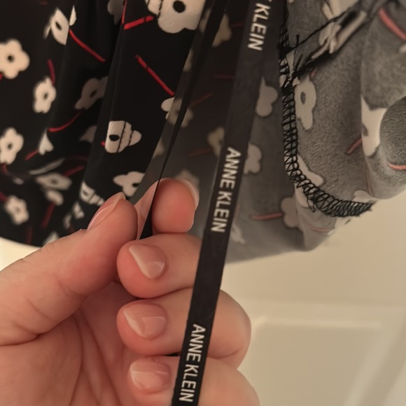 Anne Klein sleeveless shell - Picture 5 of 10